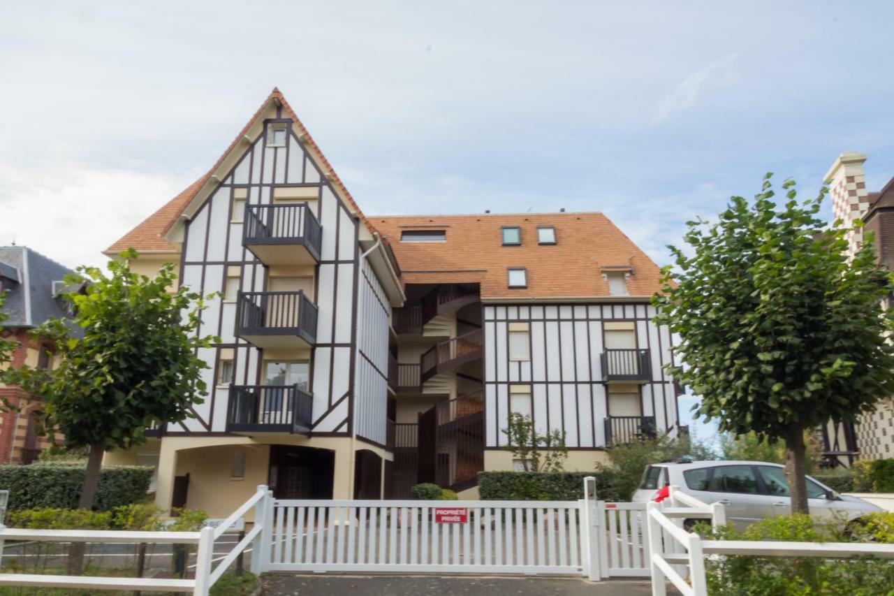 Charmant appartement face à la Mer avec balcon Houlgate Extérieur photo